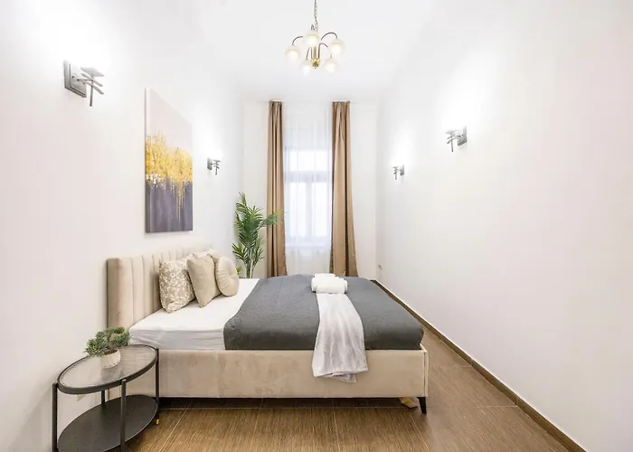 Deluxe & Cozy Located Joseph Boulevard *