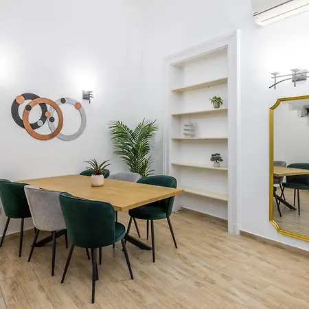 Deluxe & Cozy Located Joseph Boulevard *