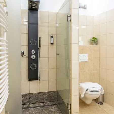 Deluxe & Cozy Located Joseph Boulevard