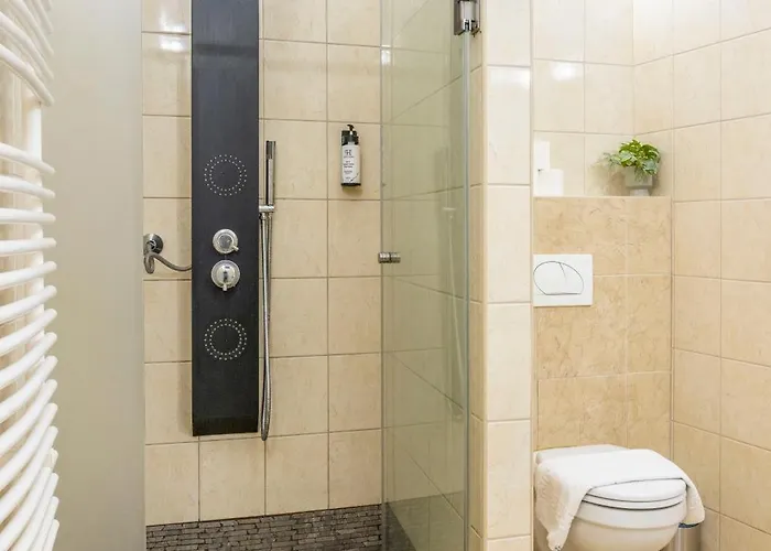 Deluxe & Cozy Located Joseph Boulevard