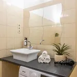 Deluxe & Cozy Located Joseph Boulevard * 부다페스트