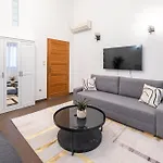 Deluxe & Cozy Located Joseph Boulevard