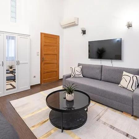 Deluxe & Cozy Located Joseph Boulevard