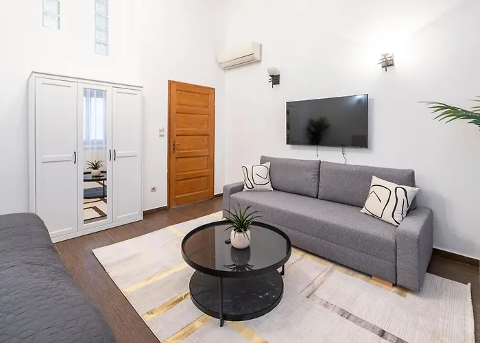 Deluxe & Cozy Located Joseph Boulevard